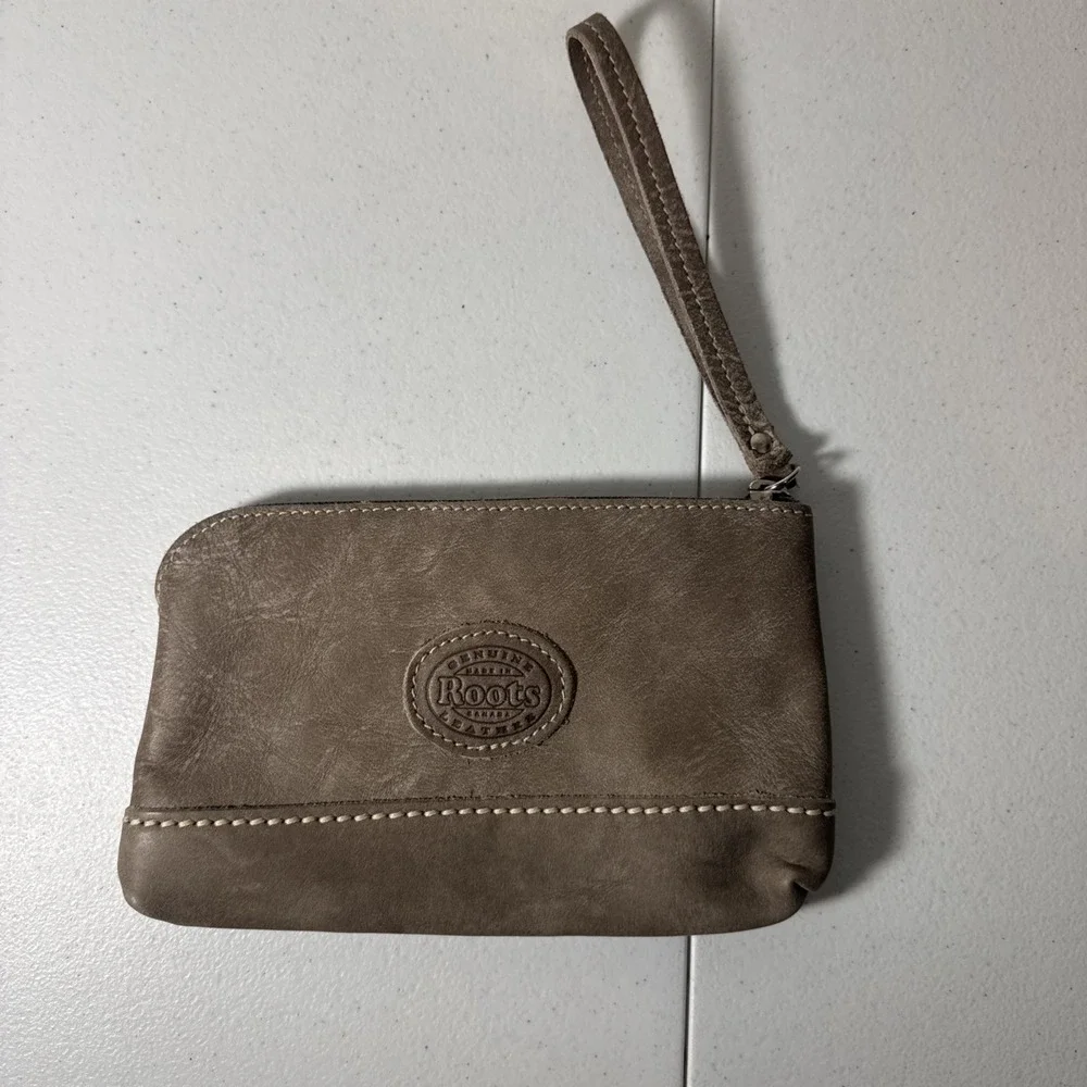 Roots Canada Genuine Leather Wristlet Pouch Clutch Bag Brown Zip Top Vintage